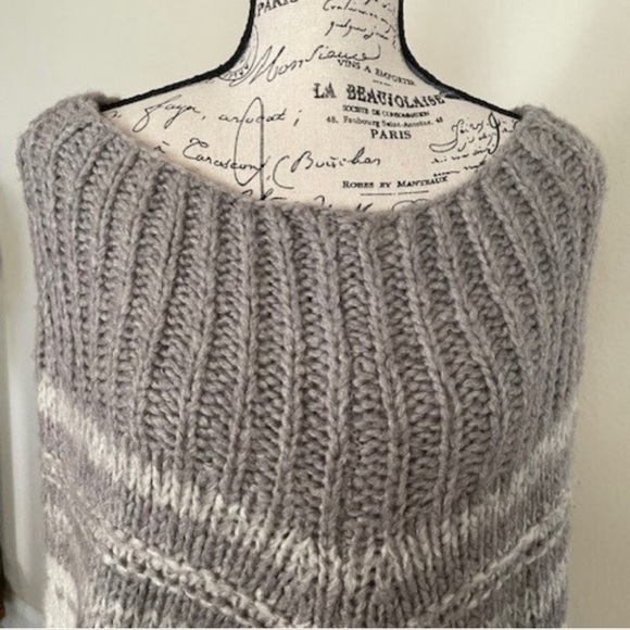 NWT BCBG MAXZARIA SHAW/PONCHO - Picture 7 of 8